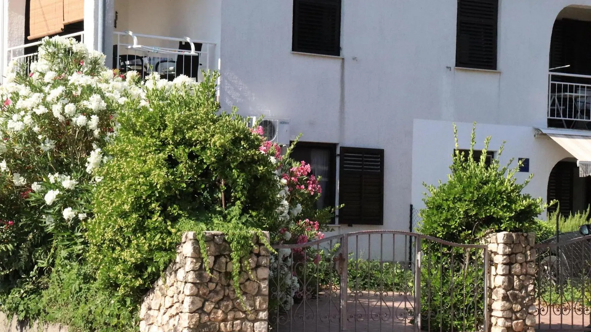 Shoreline Serenity Apartment Vantacici Croatia